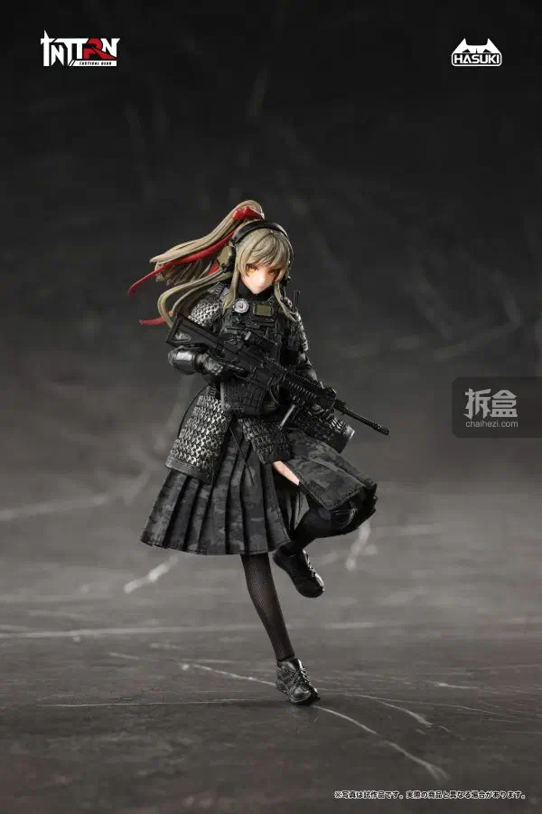 HASUKI PA014 Jinwu Guard Vanguard 1/12 in a running pose with the QBZ195T rifle, smile face plate